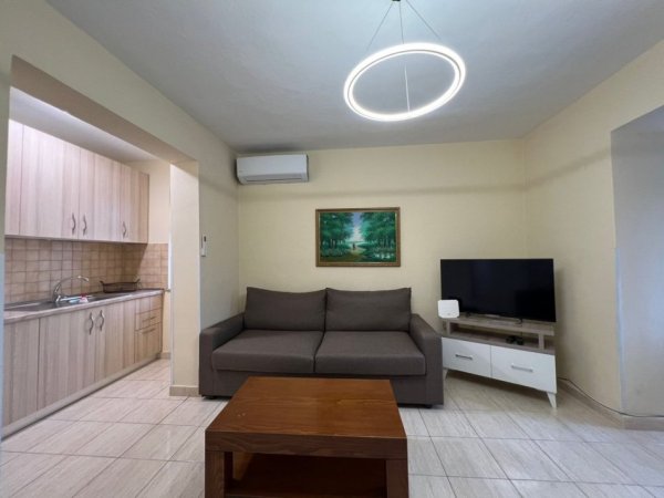 Tirane, jepet me qera apartament 1+1 Kati 3, 65 m² 520 € (Rruga Mihal Grameno)