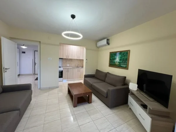 Tirane, jepet me qera apartament 1+1 Kati 3, 65 m² 520 € (Rruga Mihal Grameno)