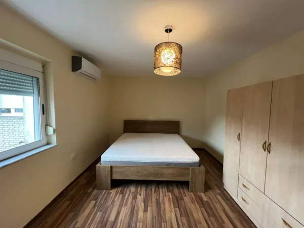 Tirane, jepet me qera apartament 1+1 Kati 3, 65 m² 520 € (Rruga Mihal Grameno)