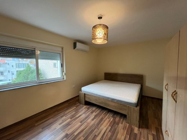 Tirane, jepet me qera apartament 1+1 Kati 3, 65 m² 520 € (Rruga Mihal Grameno)