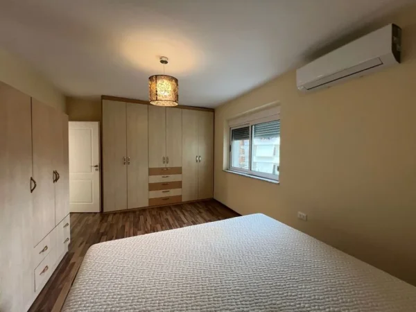 Tirane, jepet me qera apartament 1+1 Kati 3, 65 m² 520 € (Rruga Mihal Grameno)