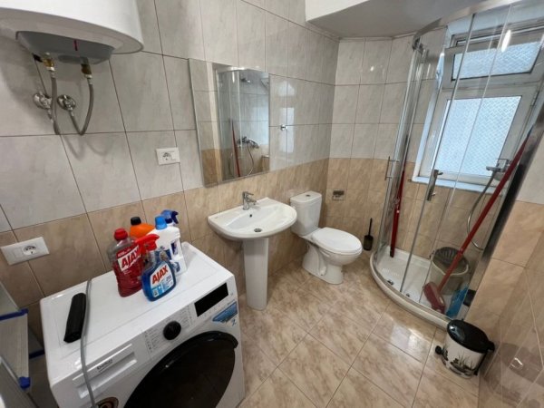 Tirane, jepet me qera apartament 1+1 Kati 3, 65 m² 520 € (Rruga Mihal Grameno)