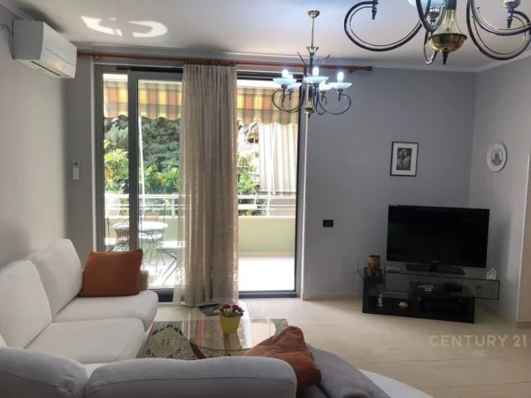 Tirane, jepet me qera apartament 2+1 Kati 2, 108 m² 700 € (Bulevardi zogu 1)