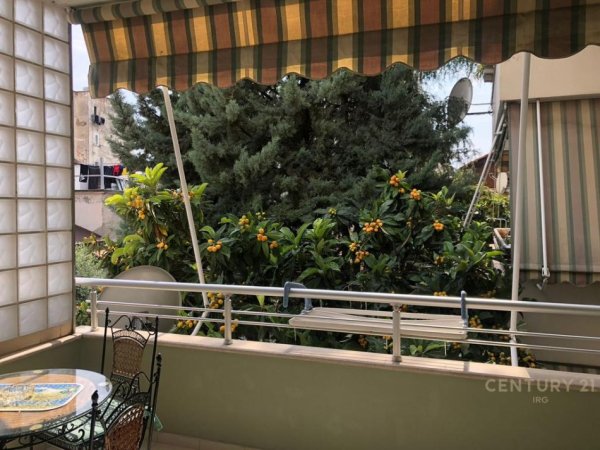 Tirane, jepet me qera apartament 2+1 Kati 2, 108 m² 700 € (Bulevardi zogu 1)