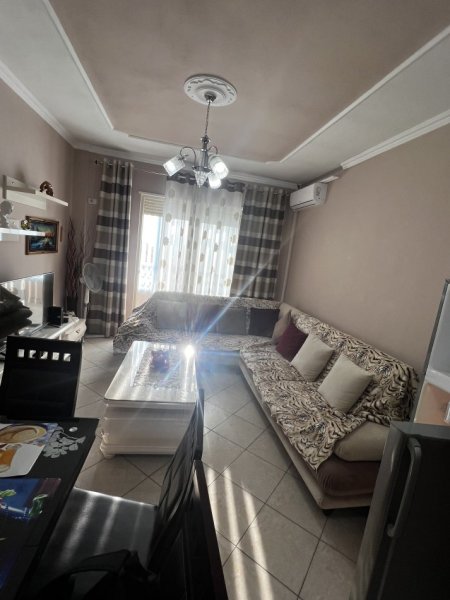 Tirane, jepet me qera apartament 1+1+Ballkon Kati 4, 58 m² 400 € (Rruga Feim Ibrahimi, Nr ap.21)
