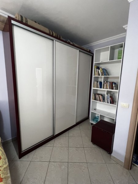 Tirane, jepet me qera apartament 1+1+Ballkon Kati 4, 58 m² 400 € (Rruga Feim Ibrahimi, Nr ap.21)