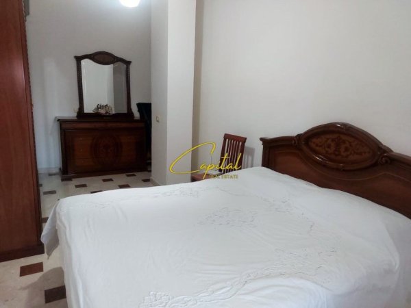 Tirane, jepet me qera apartament 3+1 Kati 1, 100 m² 700 € (PAZARI I RI)