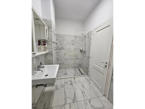 Tirane, shes apartament 3+1+2 , 132 m² 375.000 € (Kompleksi Delijorgji)