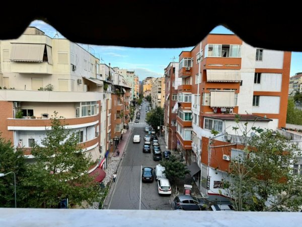 Tirane, jepet me qera garsonier 1+1 Kati 4, 45 m² 500 € (Pran Kristal Center)