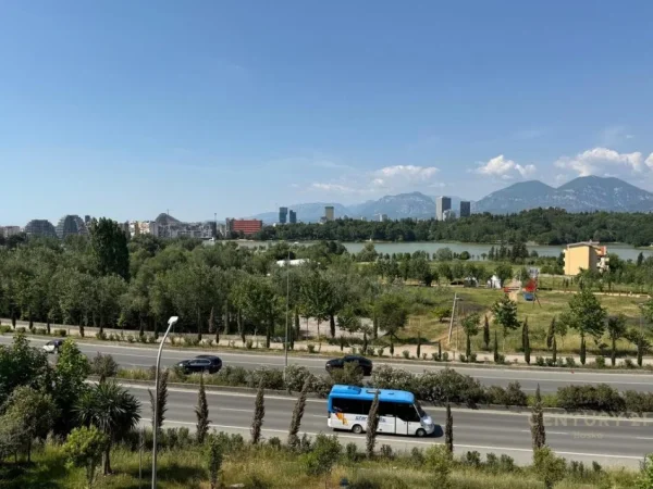 Tirane, shes ambjent biznesi , 91 m² 499.950 € (Liqeni i Thatë)