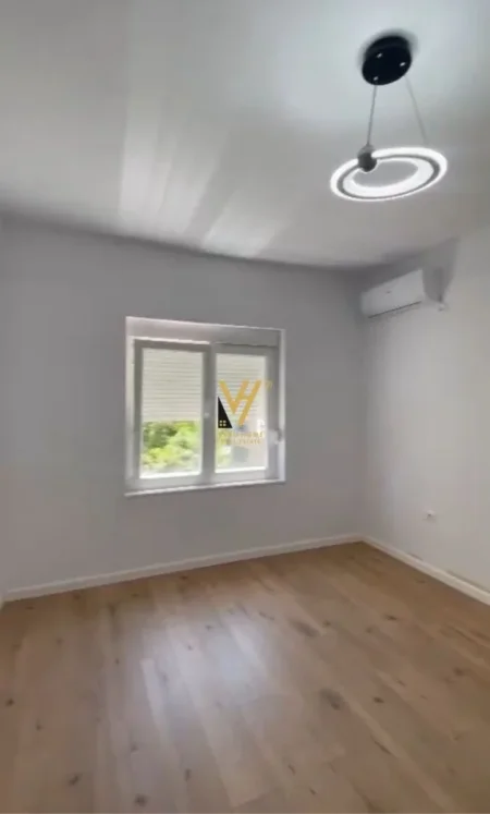 Tirane, jepet me qera zyre Kati 4, 70 m² 1.000 € (BLLOK)