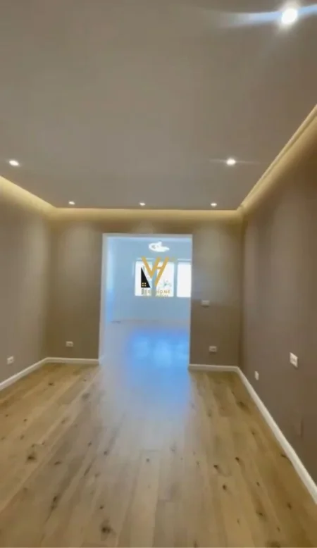 Tirane, jepet me qera zyre Kati 4, 70 m² 1.000 € (BLLOK)