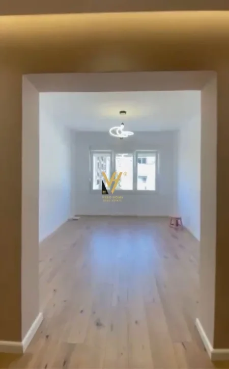 Tirane, jepet me qera zyre Kati 4, 70 m² 1.000 € (BLLOK)