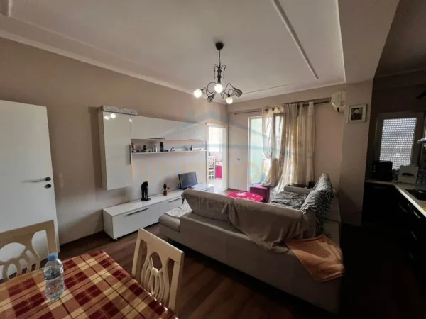 Pallati i Sportit, shitet apartament 2+1 Kati 8, 64 m² 95.000 € (Durres)