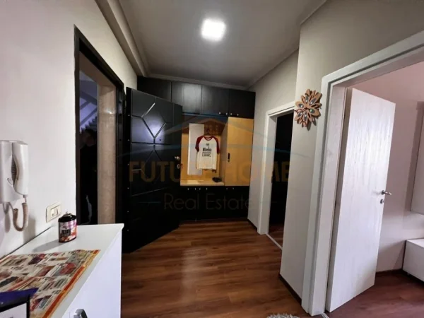 Pallati i Sportit, shitet apartament 2+1 Kati 8, 64 m² 95.000 € (Durres)