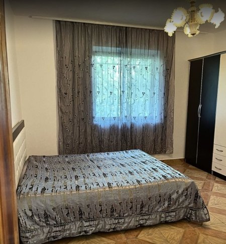 Tirane, jepet me qera apartament 1+1+Ballkon Kati 1, 58 m² 350 € (Rruga teodor Keko ,Kat Vile me parkim)