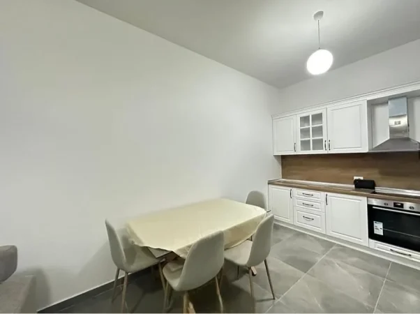 Tirane, jepet me qera apartament 1+1 Kati 7, 76 m² 600 € (Rr e Kavajes)