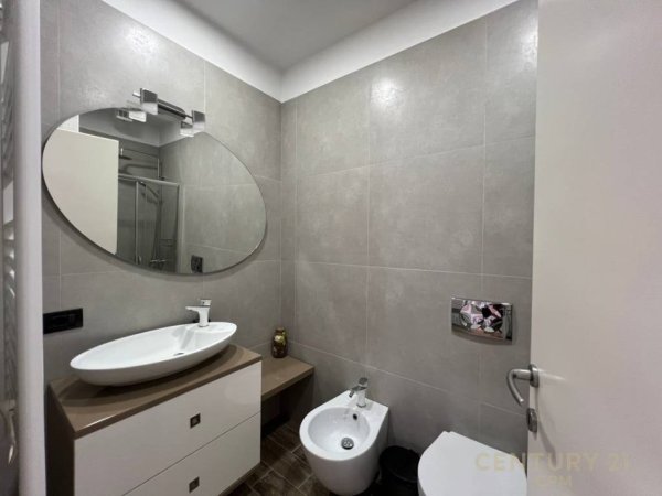 Tirane, jap me qera apartament 2+1 , 105 m² 700 € (Liqeni i Thatë)