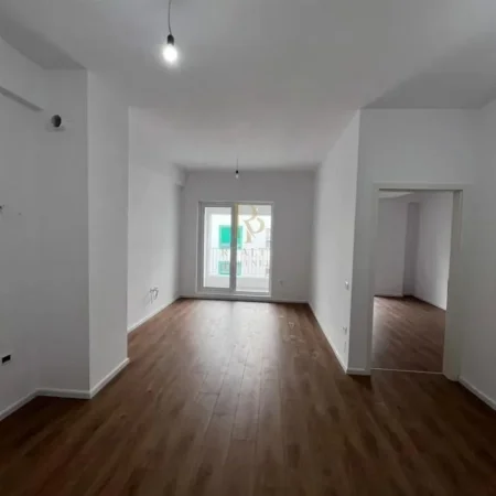 Tirane, shitet apartament 1+1+Ballkon Kati 6, 62 m² 98.000 € (Ali Dem)