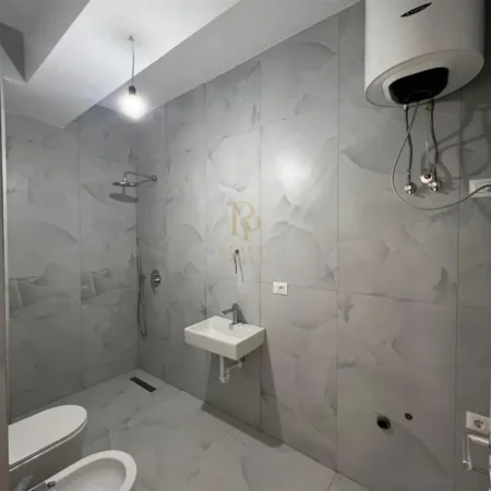 Tirane, shitet apartament 1+1+Ballkon Kati 6, 62 m² 98.000 € (Ali Dem)