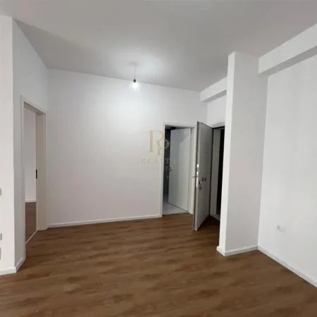 Tirane, shitet apartament 1+1+Ballkon Kati 6, 62 m² 98.000 € (Ali Dem)