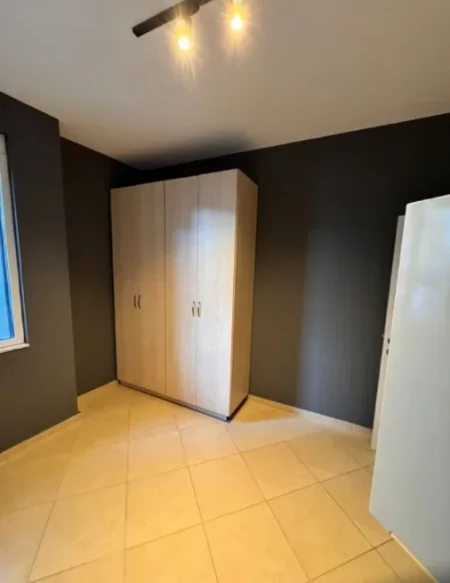 Tirane, jepet me qera zyre Kati 2, 100 m² 850 € (Toptani)