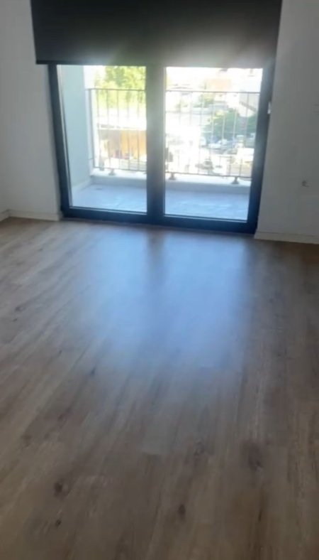 Tirane, jepet me qera ambjent biznesi Kati 3, 60 m² 500 € (Bulevardi i Ri)