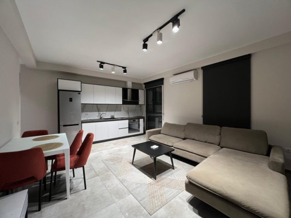 Tirane, jepet me qera apartament 1+1 Kati 3, 75 m² 700 € (Rruga E Elbasanit)