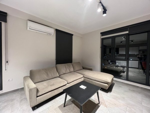 Tirane, jepet me qera apartament 1+1 Kati 3, 75 m² 700 € (Rruga E Elbasanit)