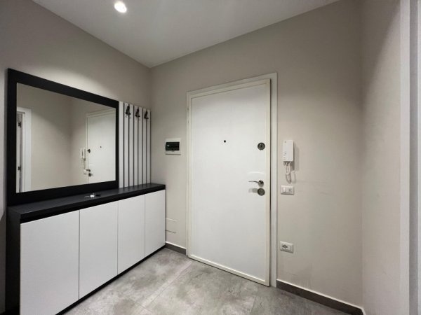 Tirane, jepet me qera apartament 1+1 Kati 3, 75 m² 700 € (Rruga E Elbasanit)
