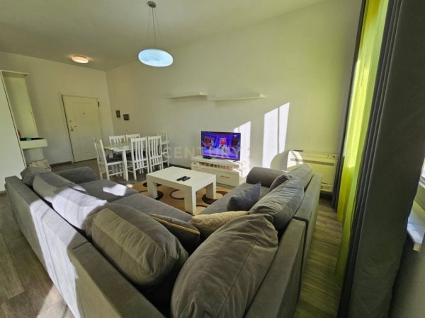 Tirane, jepet me qera apartament 3+1 Kati 9, 132 m² 1.200 € (Kompleksin Delijorgji)