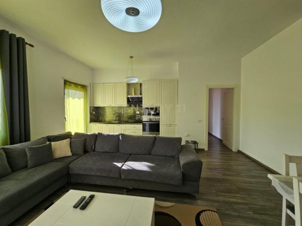 Tirane, jepet me qera apartament 3+1 Kati 9, 132 m² 1.200 € (Kompleksin Delijorgji)