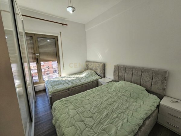 Tirane, jepet me qera apartament 3+1 Kati 9, 132 m² 1.200 € (Kompleksin Delijorgji)