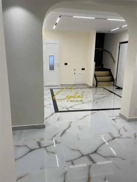 Tirane, jepet me qera ambjent biznesi Kati 0, 80 m² 1.000 € (RRUGA E ELBASANIT)