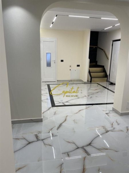 Tirane, jepet me qera ambjent biznesi Kati 0, 80 m² 1.000 € (RRUGA E ELBASANIT)