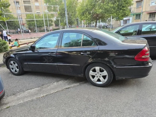 Tirane, shes makine Mercedes Benz E 200 Avangarde Nafte, e zeze automatik 3.000 €