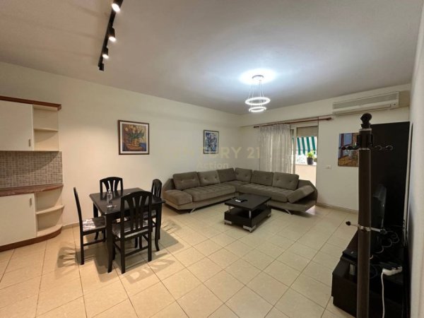 Tirane, jepet me qera apartament 1+1 Kati 2, 75 m² 550 € (stacioni trenit)