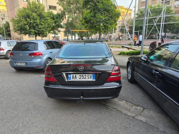 Tirane, shes makine Mercedes Benz E 200 Avangarde Nafte, e zeze automatik 3.000 €