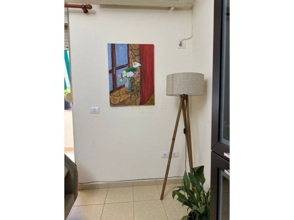 Tirane, jepet me qera apartament 1+1 Kati 2, 75 m² 550 € (stacioni trenit)