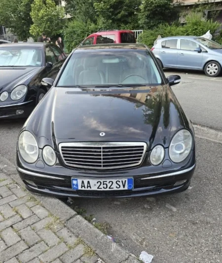 Tirane, shes makine Mercedes Benz E 200 Avangarde Nafte, e zeze automatik 3.000 €