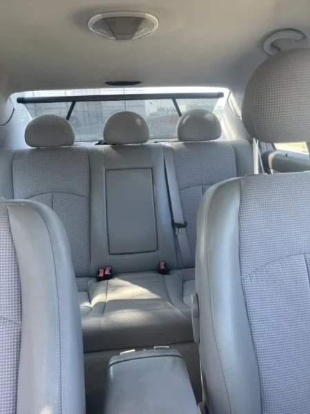 Tirane, shes makine Mercedes Benz E 200 Avangarde Nafte, e zeze automatik 3.000 €