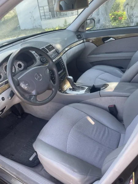 Tirane, shes makine Mercedes Benz E 200 Avangarde Nafte, e zeze automatik 3.000 €