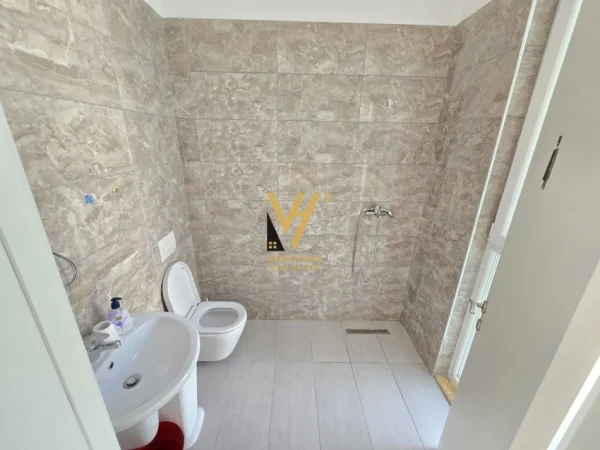 Tirane, jepet me qera zyre Kati 2, 110 m² 1.000 € (NISHARAKU)