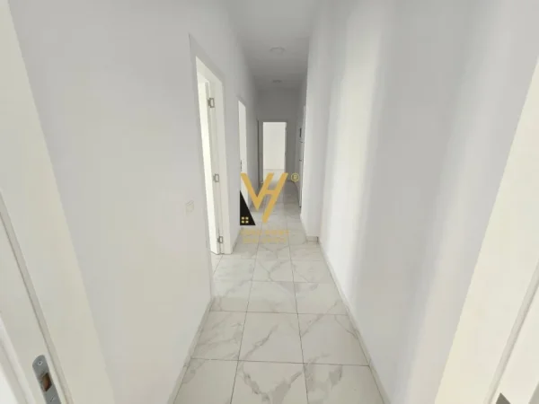 Tirane, jepet me qera zyre Kati 2, 110 m² 1.000 € (NISHARAKU)