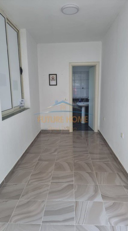 Tirane, shitet ambjent biznesi Kati 0, 16 m² 32.000 € (Fresku)