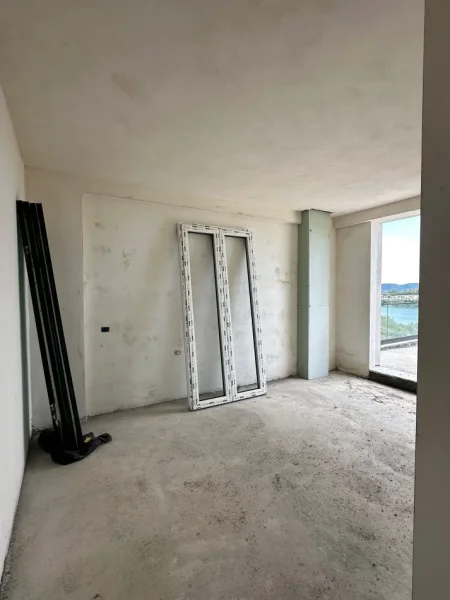 shitet Vile 3+1+Ballkon Kati 0, 250 m² 420.000 € (Liqeni i Farkes)