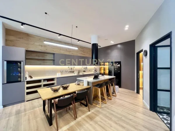 Tirane, shes apartament 3+1+2+PISHINË & POST PARKIMI , 290 m² 790.000 € (Kopshti Botanik Zoologjik)