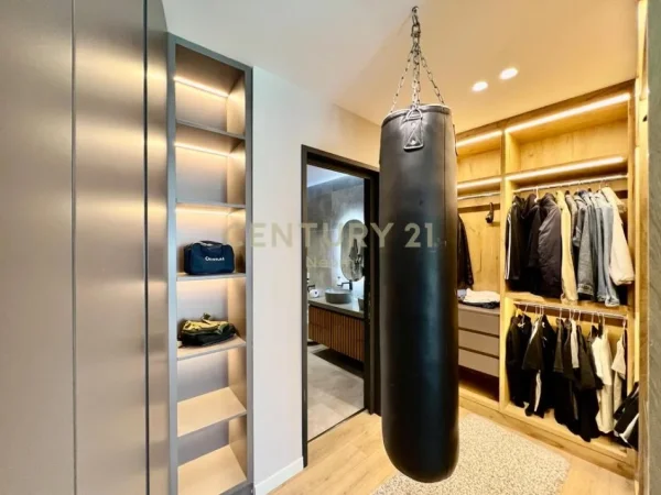 Tirane, shes apartament 3+1+2+PISHINË & POST PARKIMI , 290 m² 790.000 € (Kopshti Botanik Zoologjik)