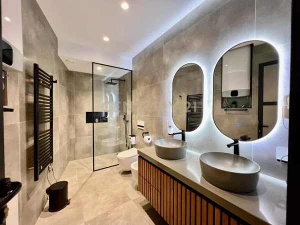 Tirane, shes apartament 3+1+2+PISHINË & POST PARKIMI , 290 m² 790.000 € (Kopshti Botanik Zoologjik)