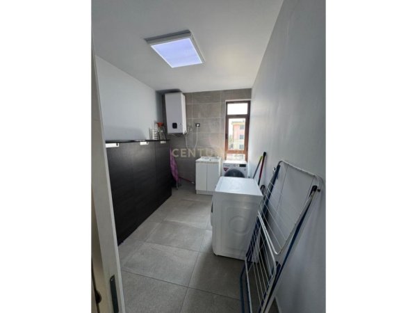 Tirane, jepet me qera apartament 2+1 Kati 5, 115 m² 1.400 € (Kopshti Zoologjik)